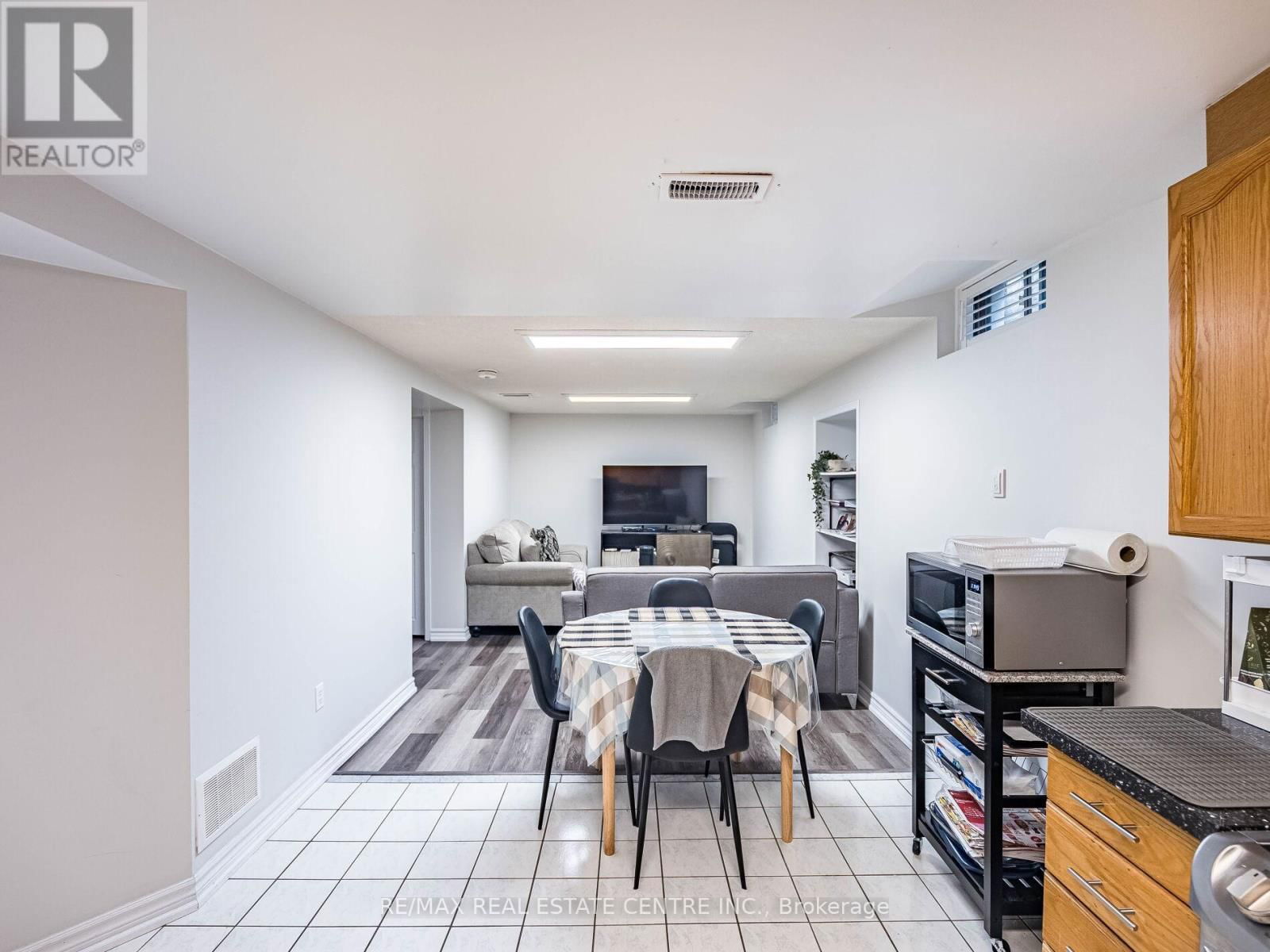 4 LORD SIMCOE DRIVE Image 38