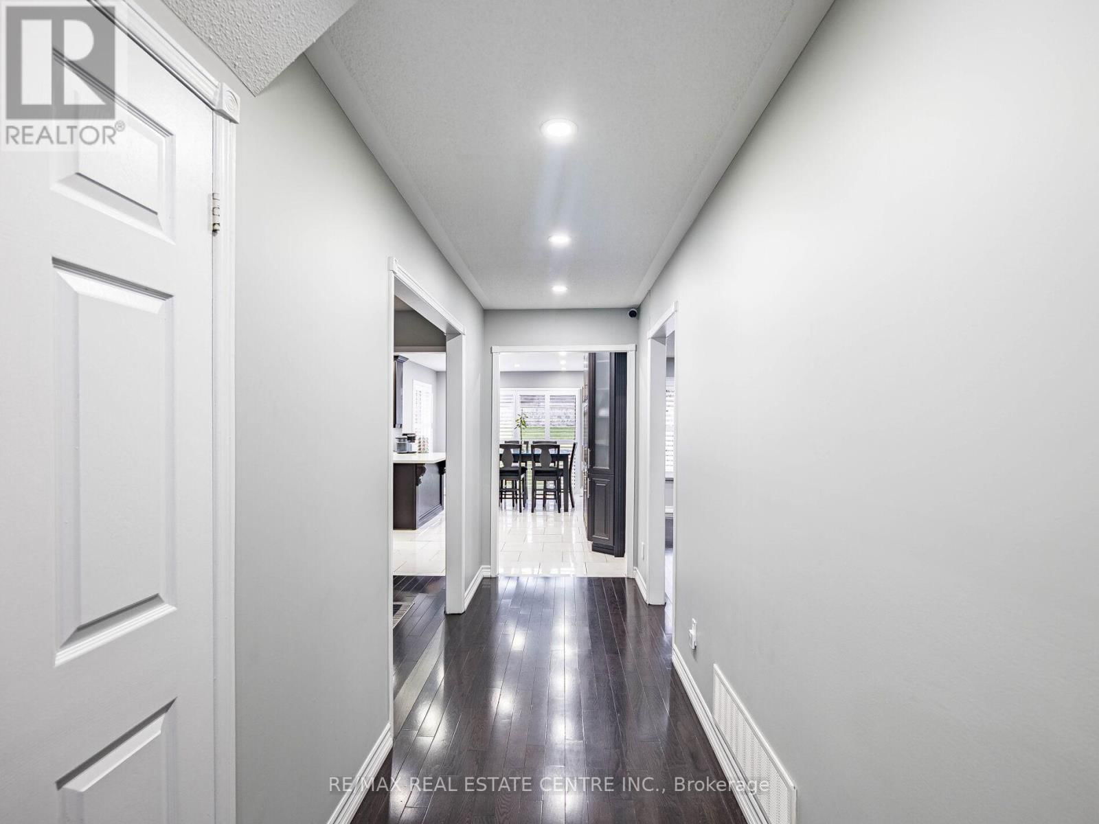 4 LORD SIMCOE DRIVE Image 6
