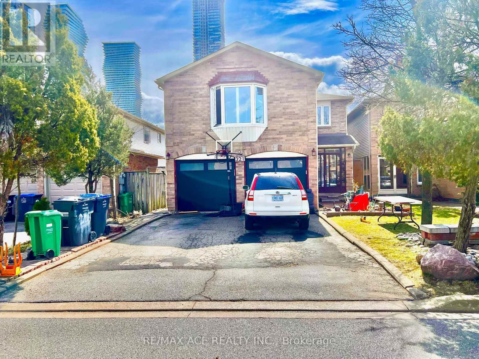 321 WALLENBERG CRESCENT Image 1