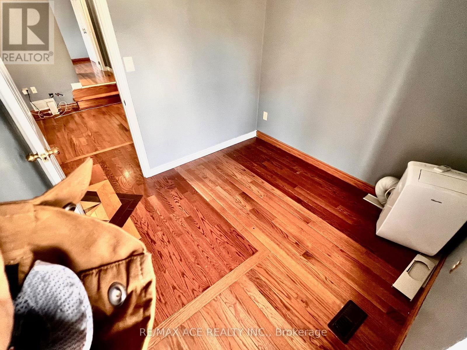 321 WALLENBERG CRESCENT Image 13