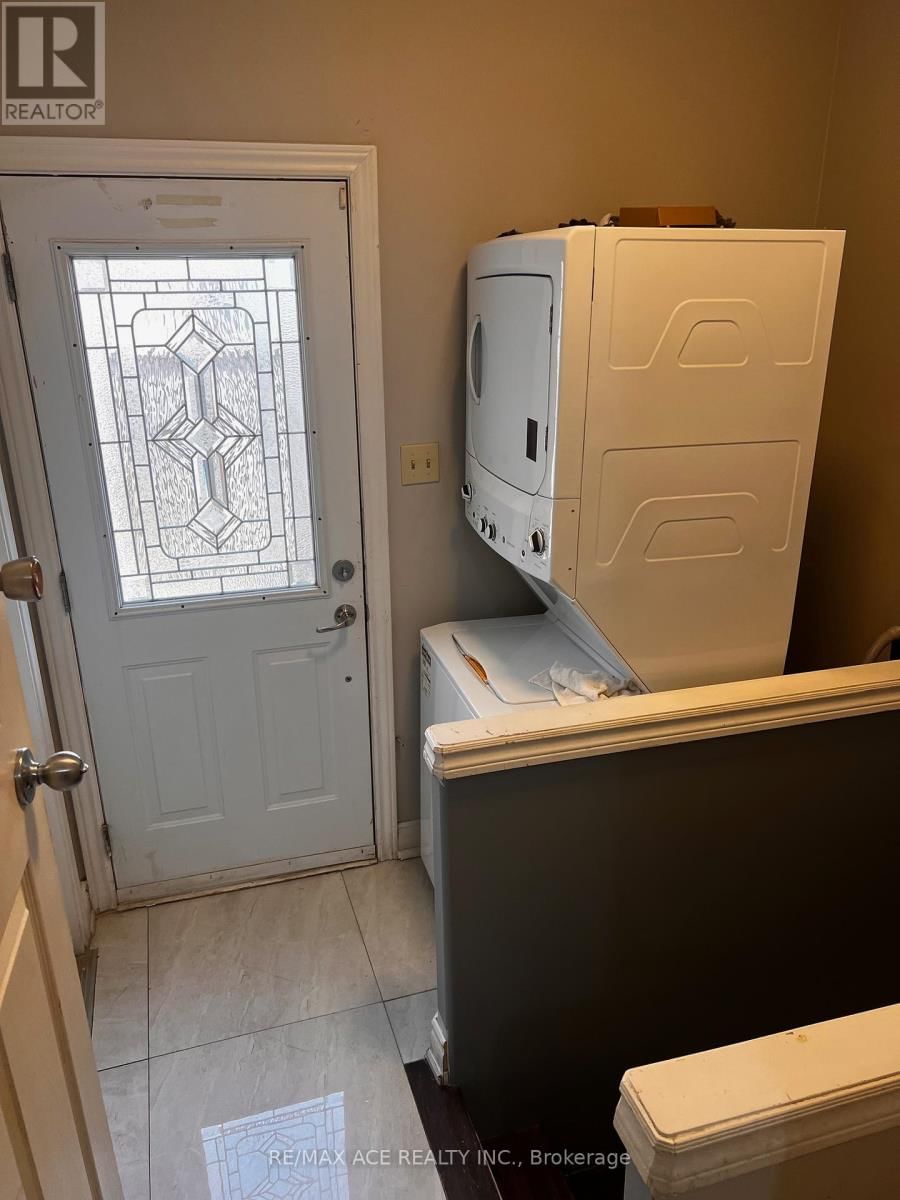 321 WALLENBERG CRESCENT Image 3