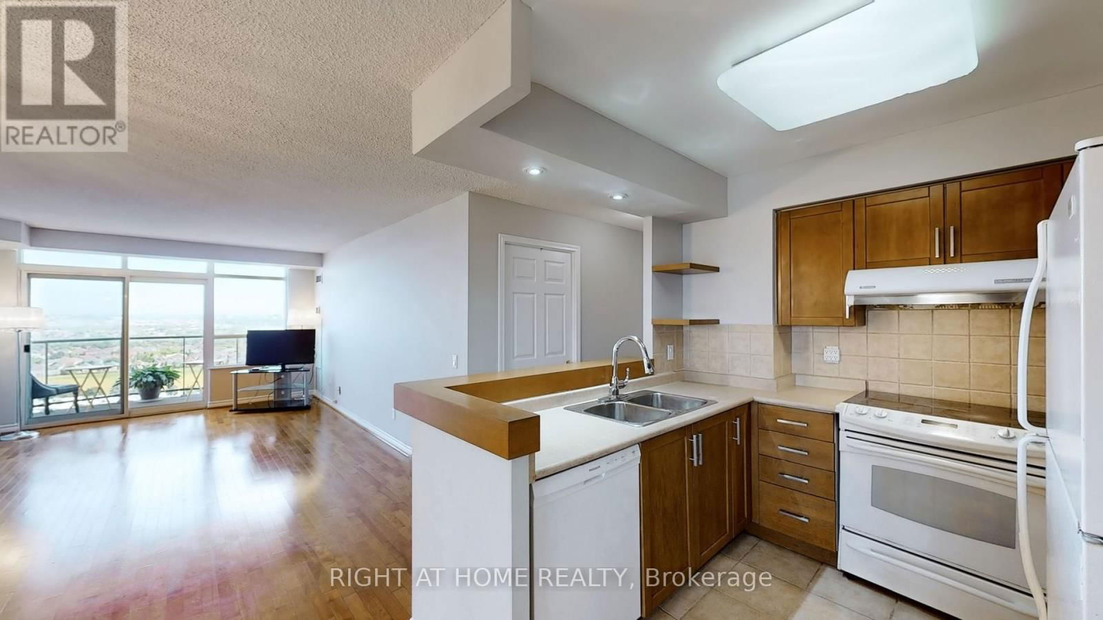 2108 - 35 KINGSBRIDGE GARDEN CIRCLE Image 12