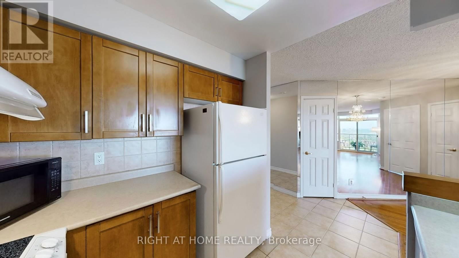 2108 - 35 KINGSBRIDGE GARDEN CIRCLE Image 13