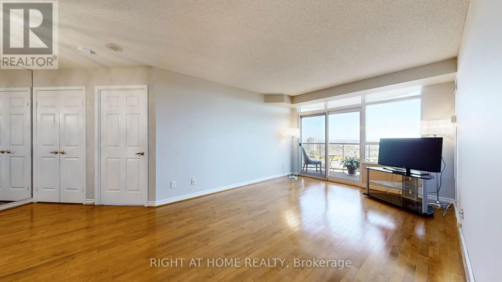 2108 - 35 KINGSBRIDGE GARDEN CIRCLE Image 16
