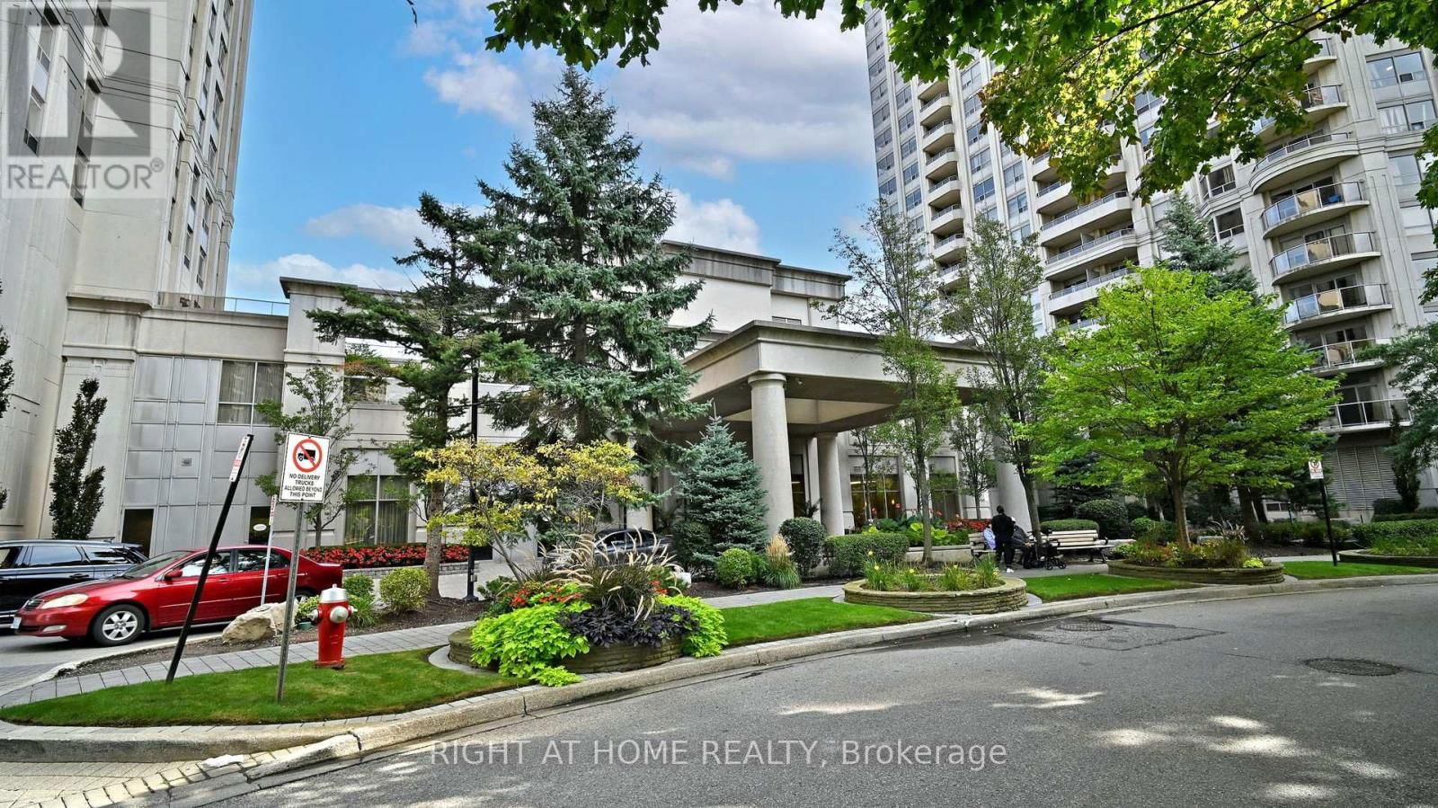2108 - 35 KINGSBRIDGE GARDEN CIRCLE Image 3