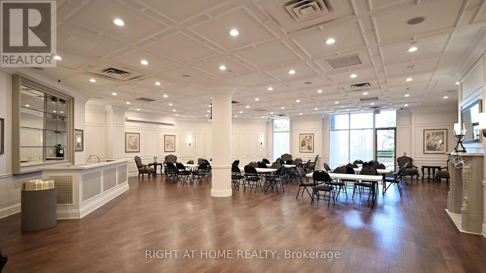 2108 - 35 KINGSBRIDGE GARDEN CIRCLE Image 41