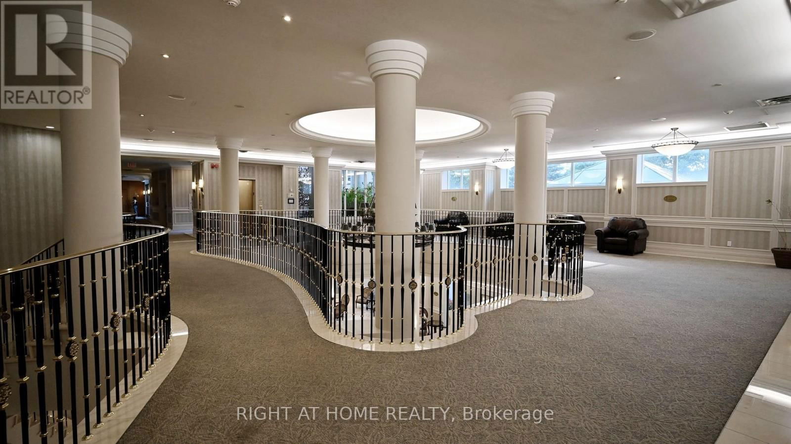 2108 - 35 KINGSBRIDGE GARDEN CIRCLE Image 6