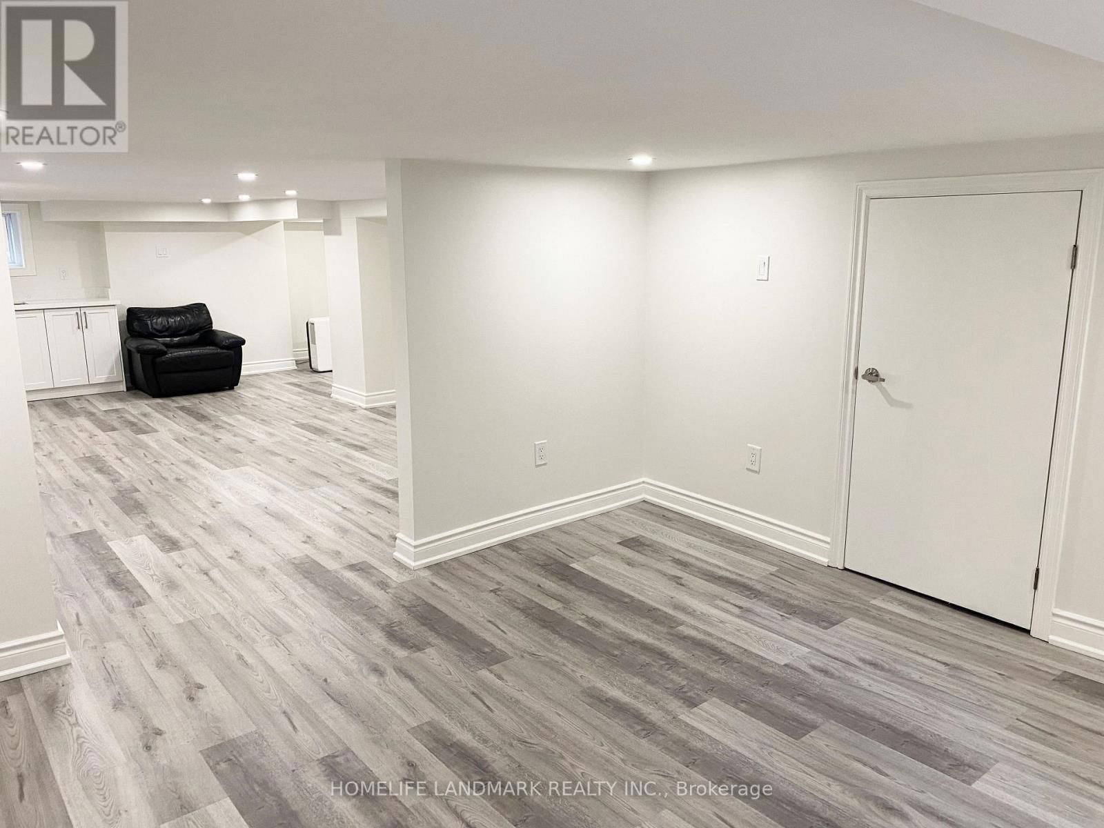 2600 LAKE SHORE BOULEVARD WEST Image 32