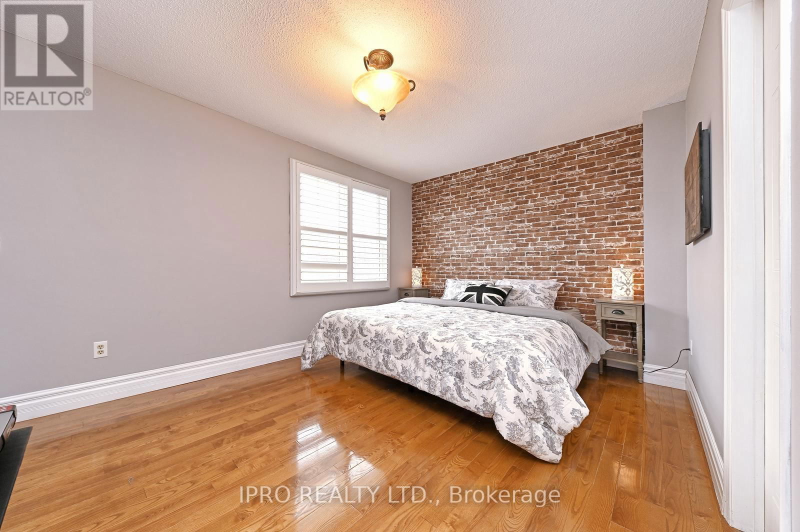 40 STORNWOOD COURT NORTHEAST Image 31