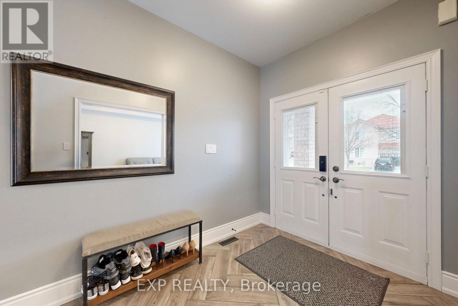 100 DELLS CRESCENT Image 2