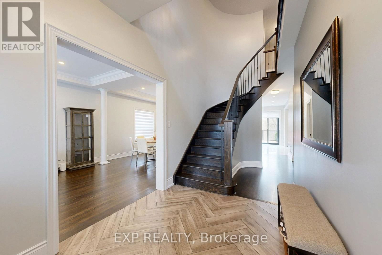 100 DELLS CRESCENT Image 3