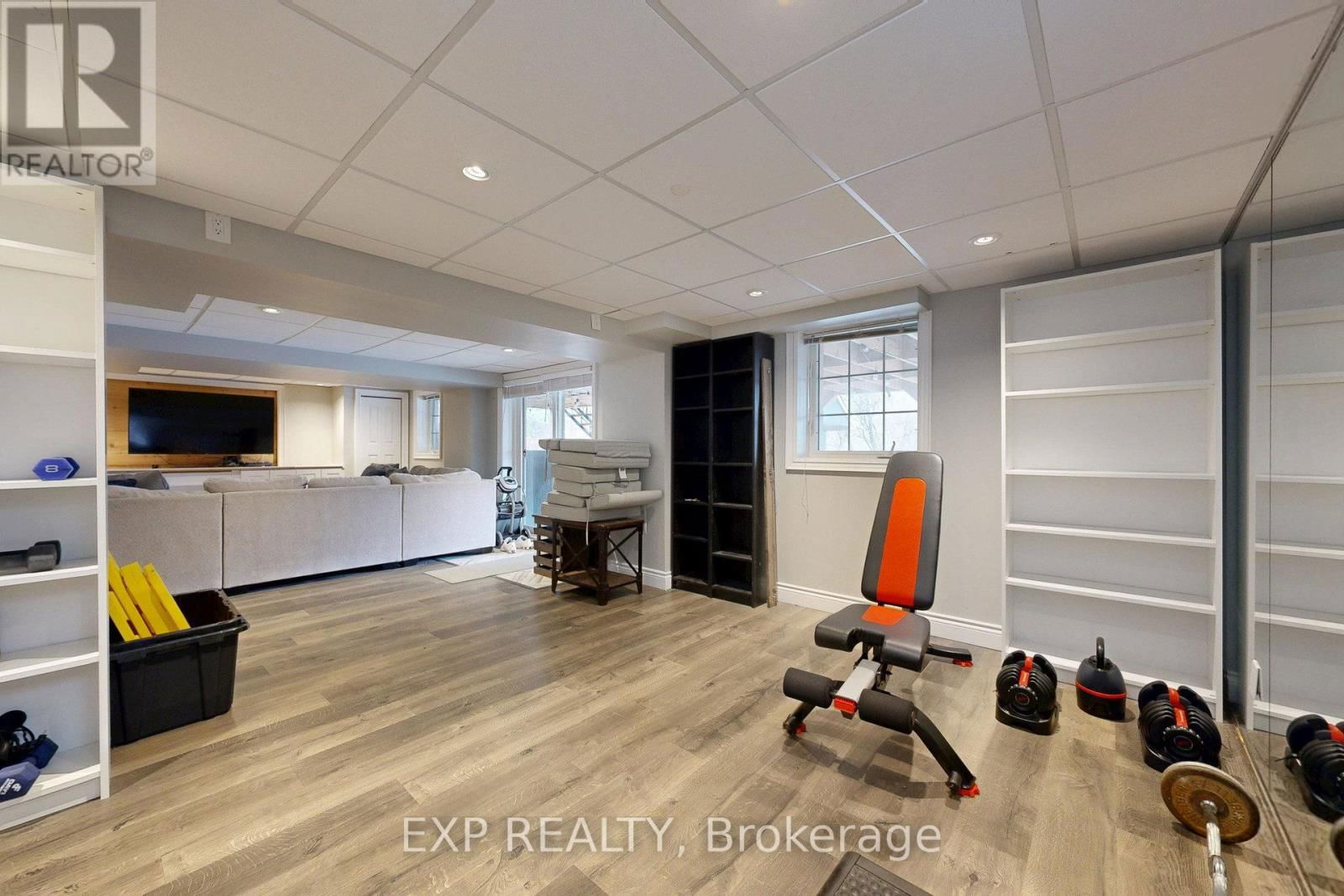 100 DELLS CRESCENT Image 30