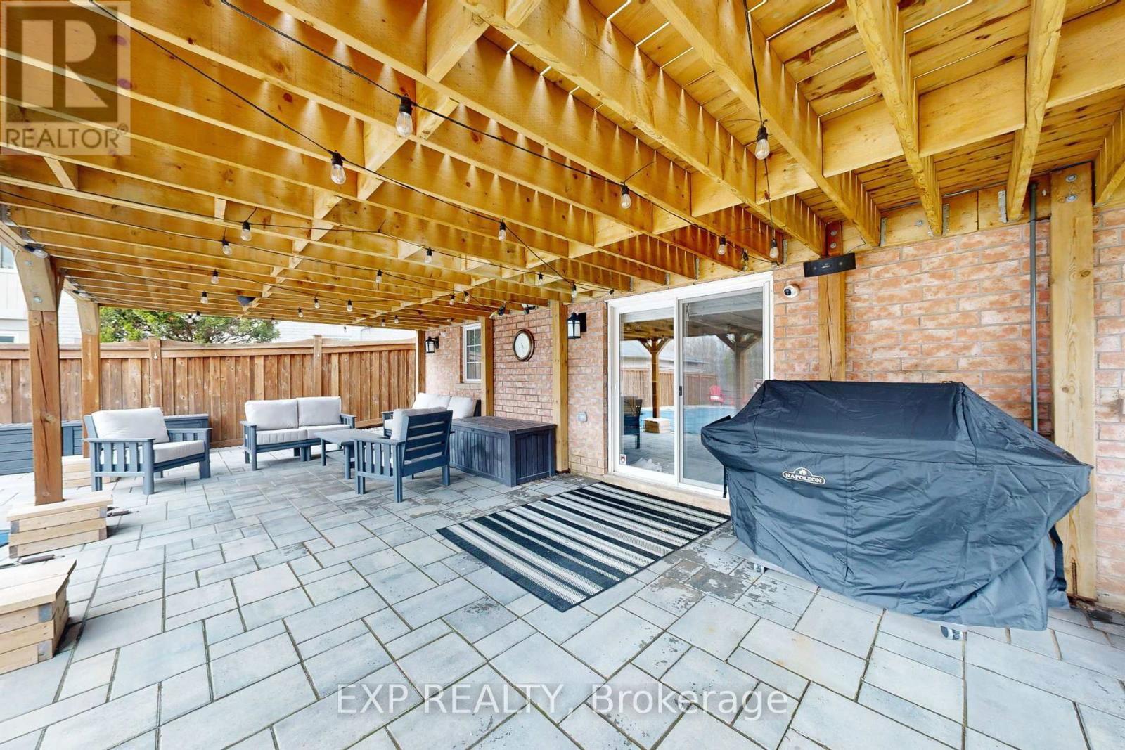 100 DELLS CRESCENT Image 37