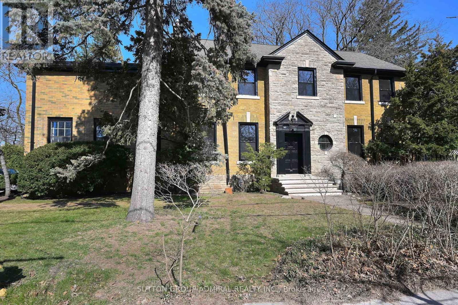 987 ROYAL YORK ROAD Image 1