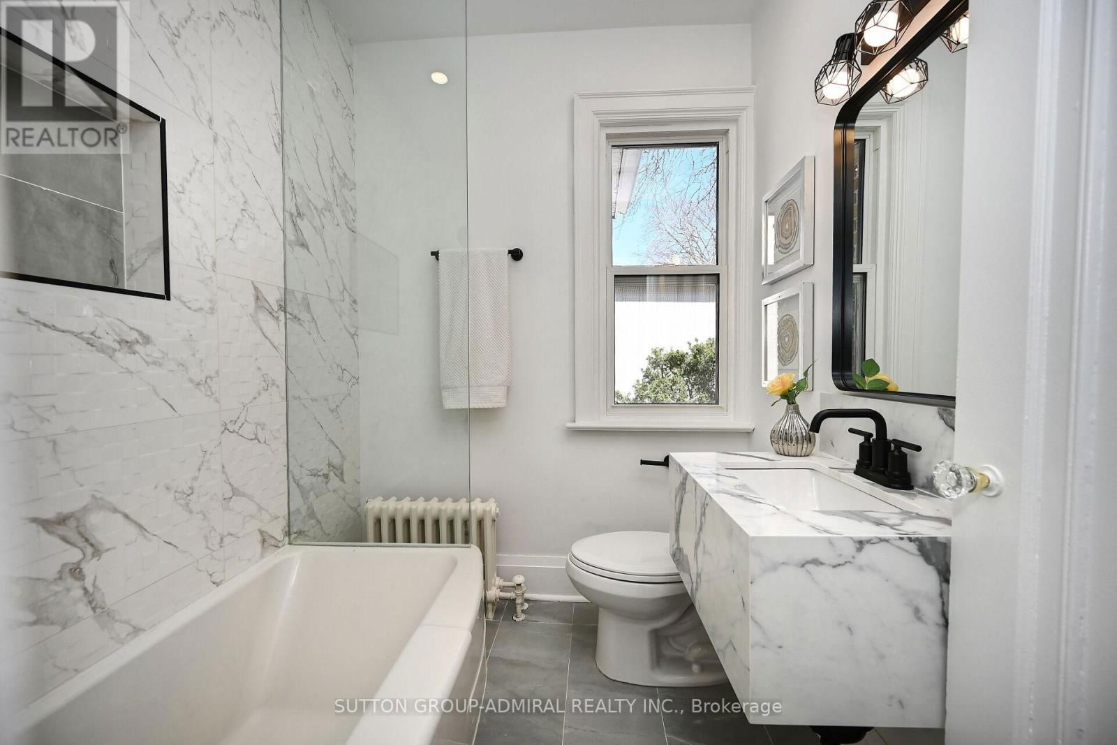 987 ROYAL YORK ROAD Image 36