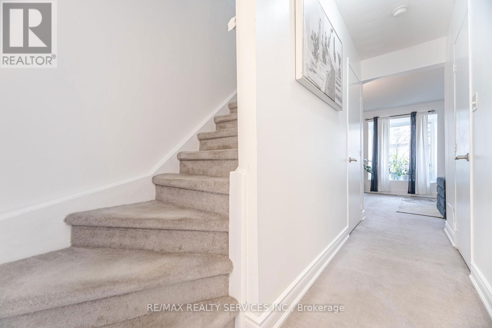 44 CARLETON PLACE Image 12
