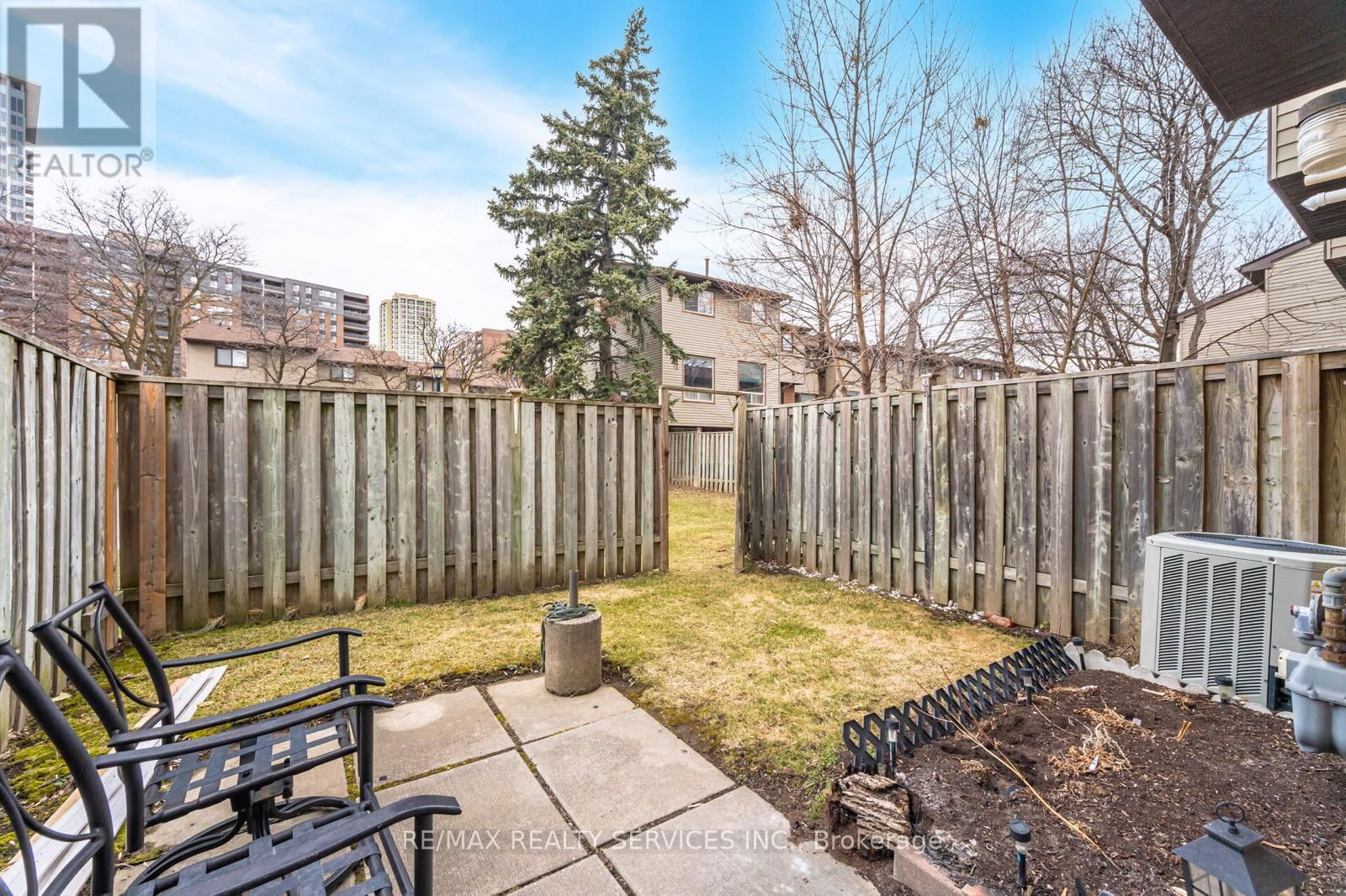 44 CARLETON PLACE Image 22