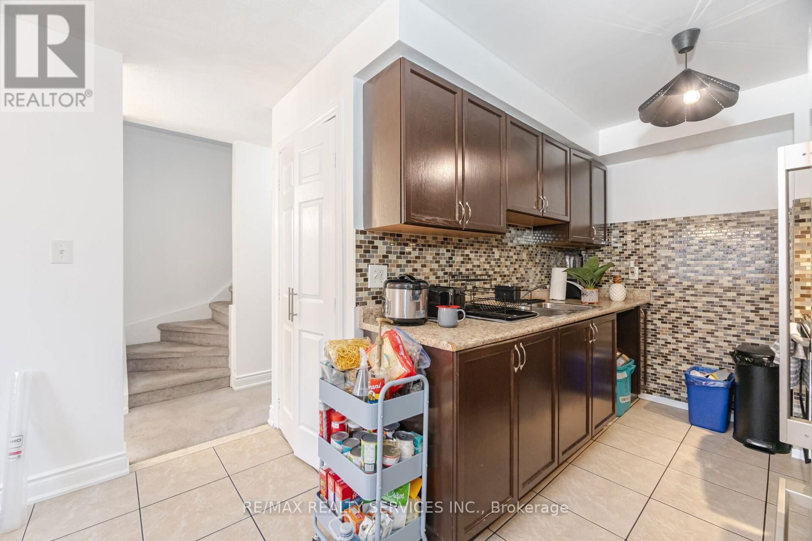 44 CARLETON PLACE Image 9