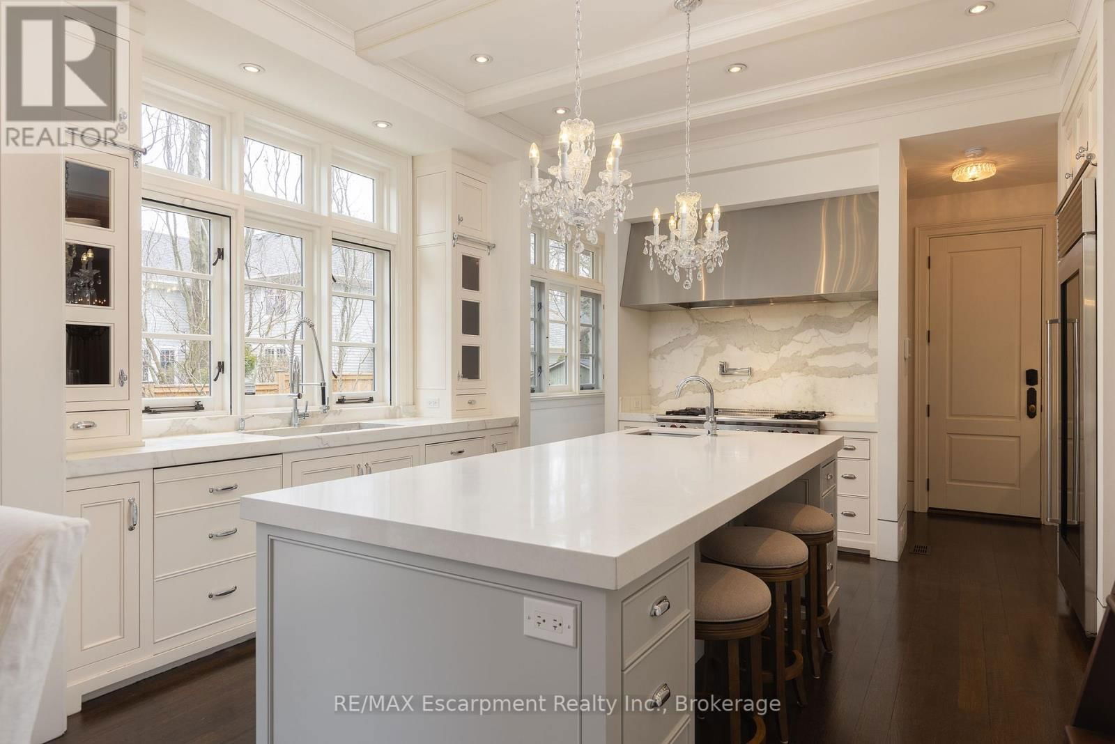 399 RANDALL STREET Image 12
