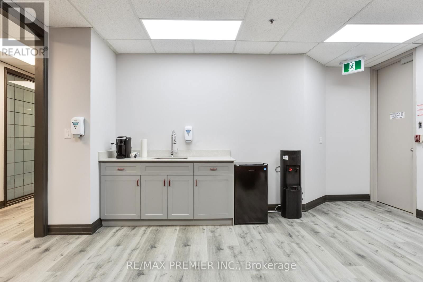 200-43 - 690 DORVAL DRIVE Image 3