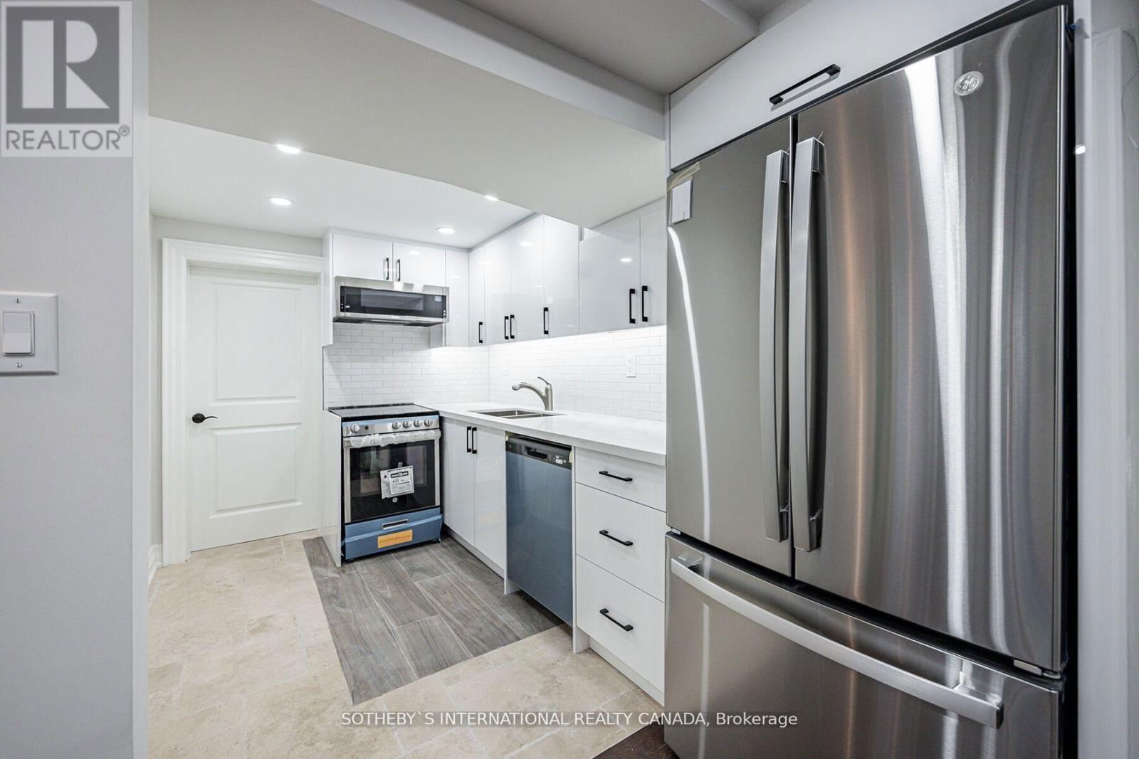 942 FLETCHER VALLEY CRESCENT Image 25