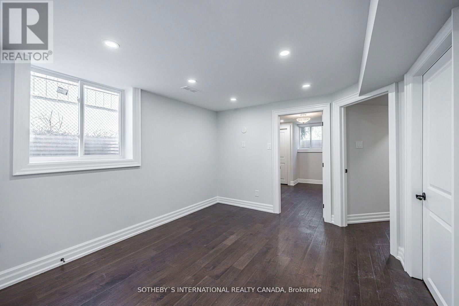 942 FLETCHER VALLEY CRESCENT Image 32