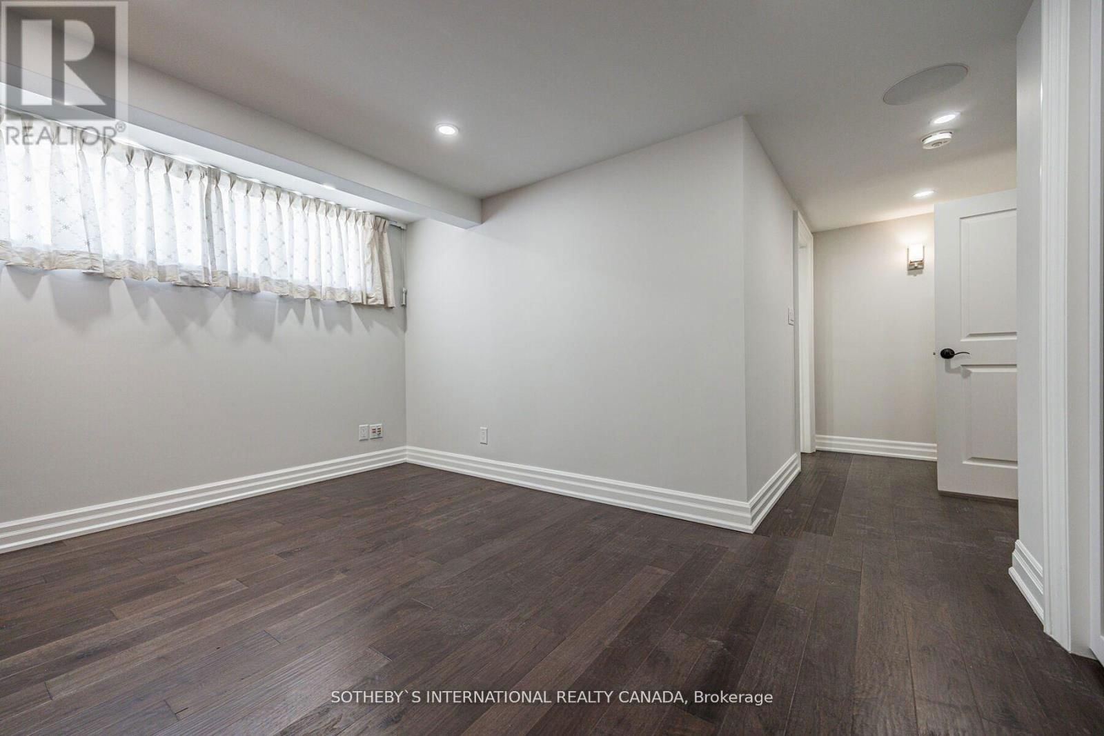 942 FLETCHER VALLEY CRESCENT Image 35