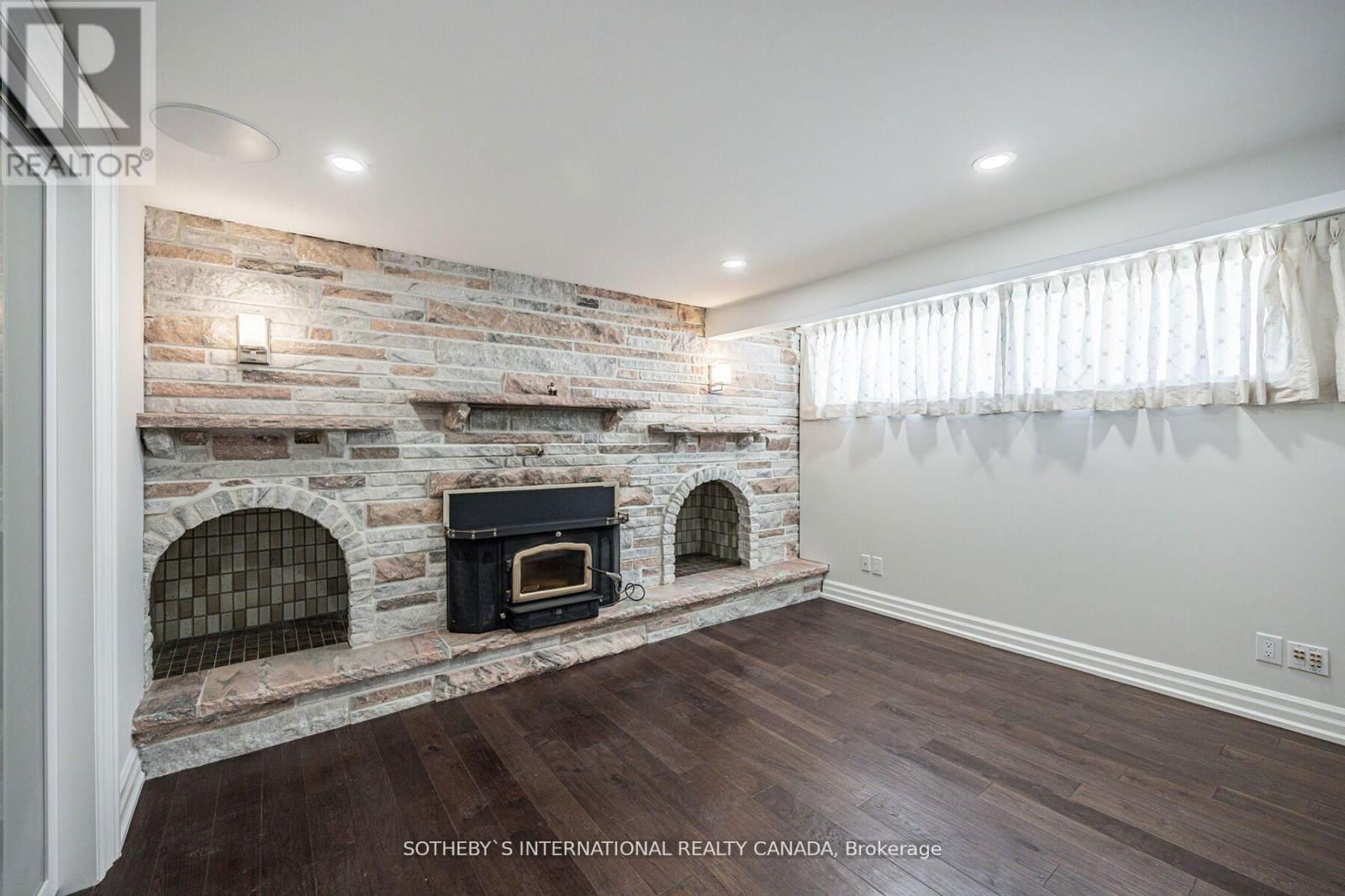 942 FLETCHER VALLEY CRESCENT Image 37