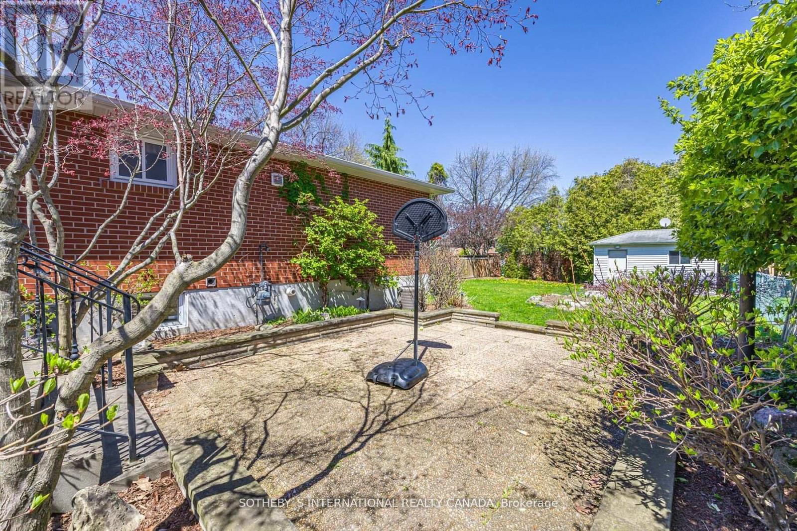 942 FLETCHER VALLEY CRESCENT Image 43
