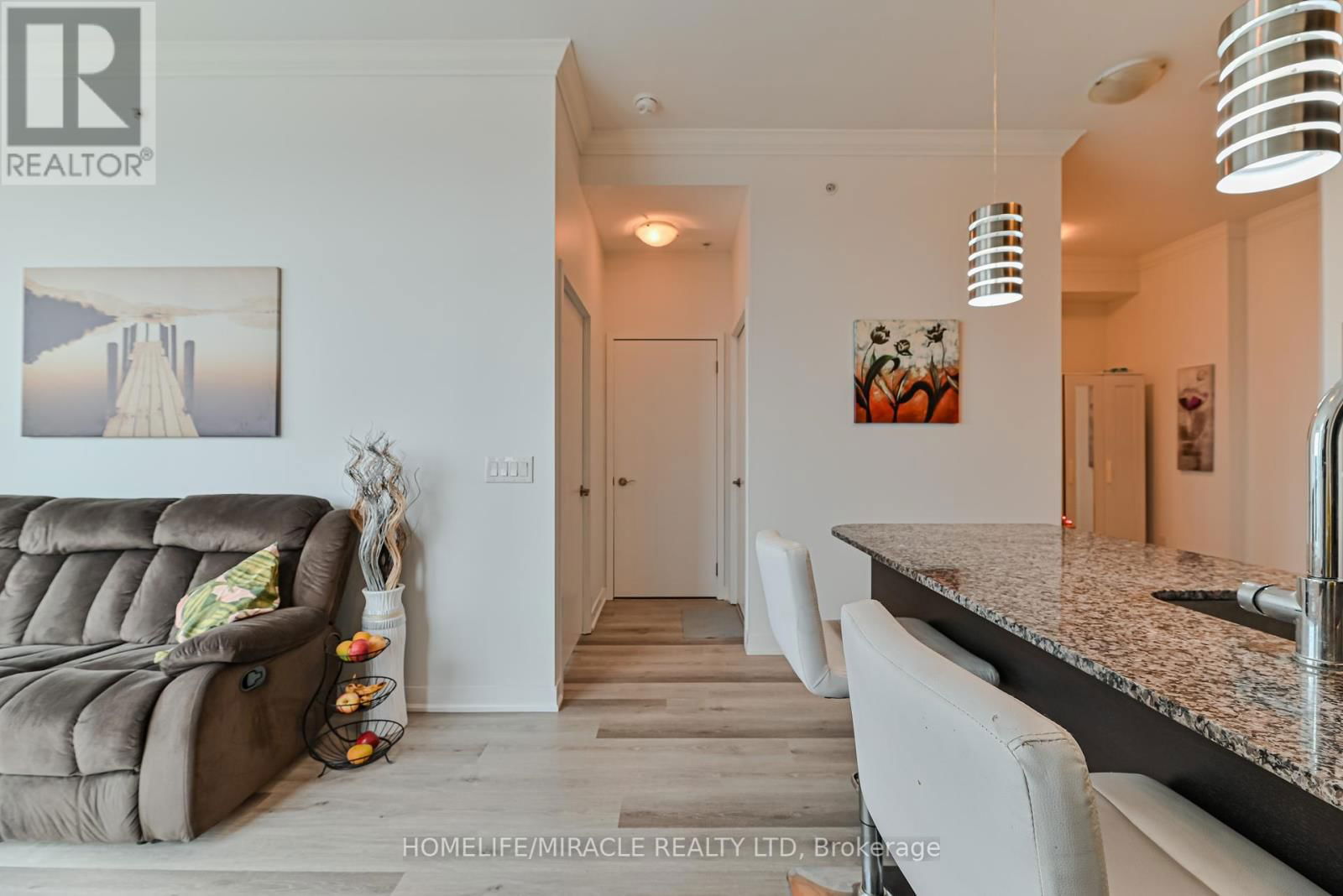 1609 - 840 QUEENS PLATE DRIVE Image 17