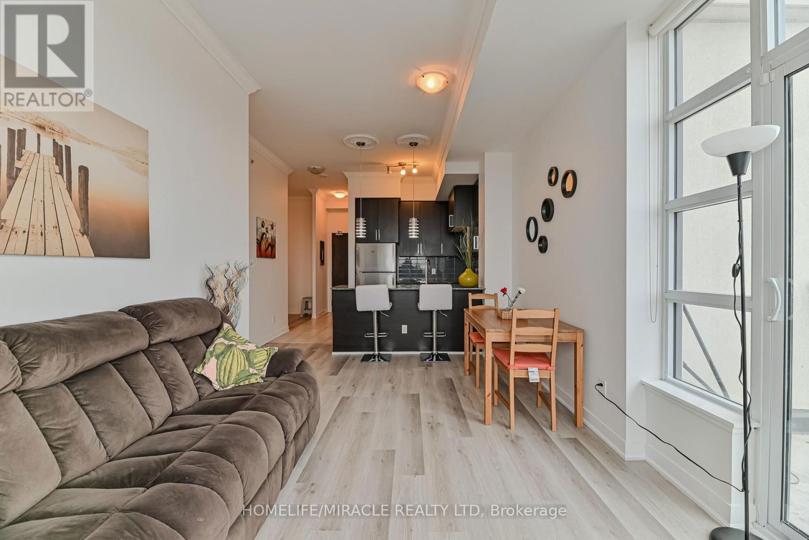 1609 - 840 QUEENS PLATE DRIVE Image 18