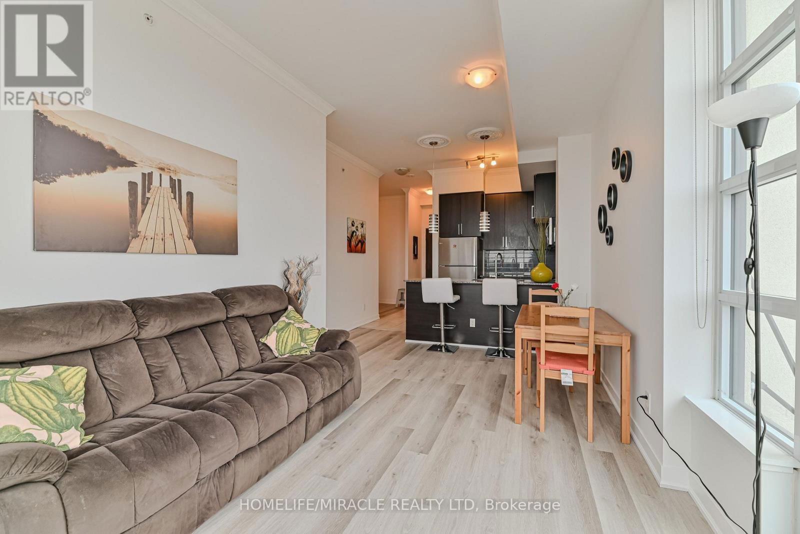 1609 - 840 QUEENS PLATE DRIVE Image 19