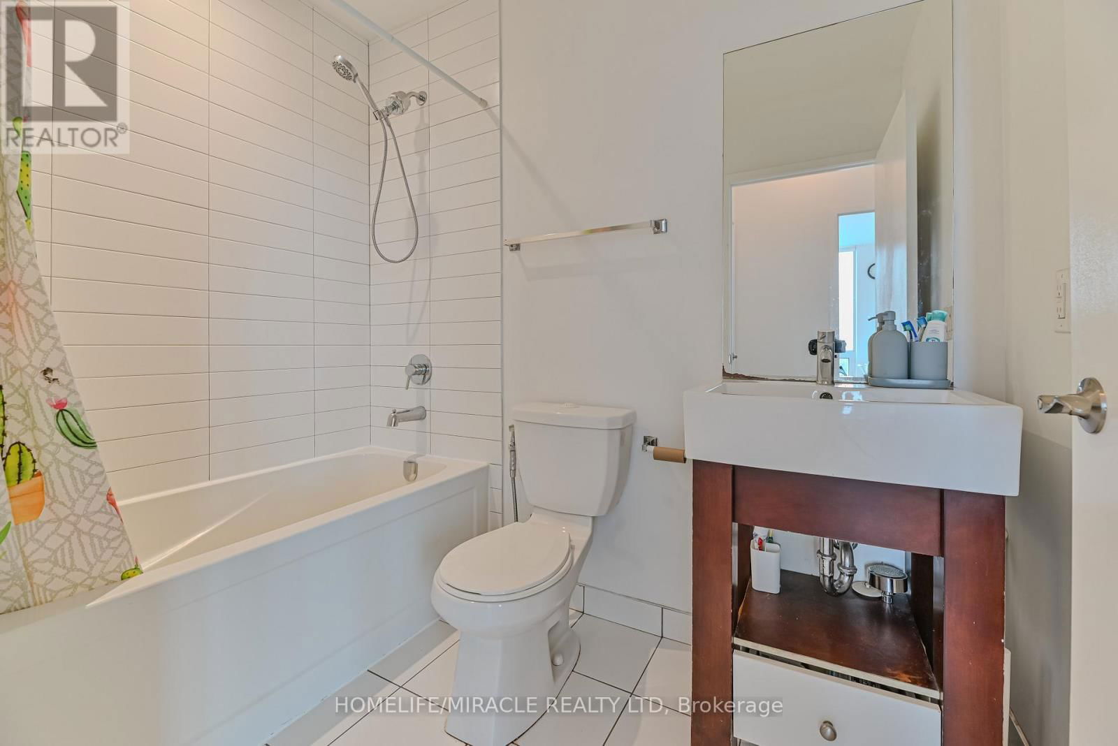 1609 - 840 QUEENS PLATE DRIVE Image 24
