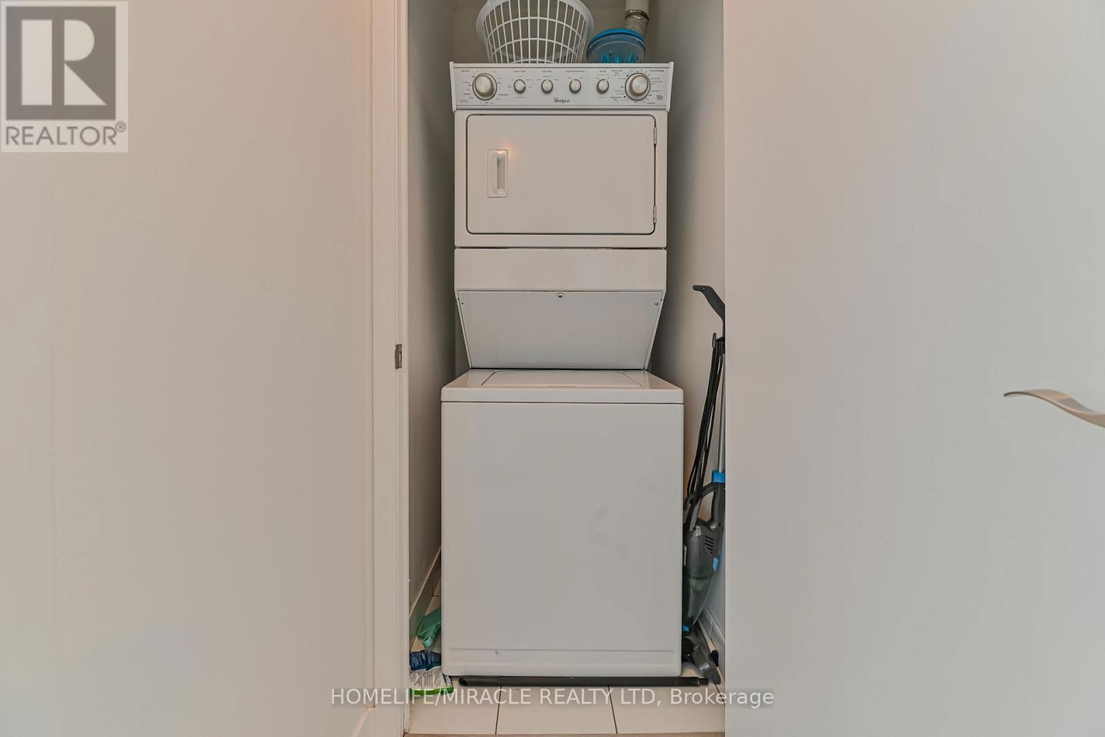 1609 - 840 QUEENS PLATE DRIVE Image 28