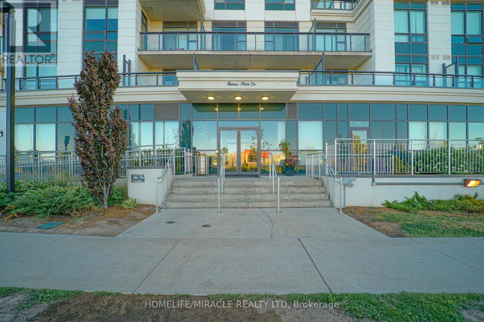 1609 - 840 QUEENS PLATE DRIVE Image 4