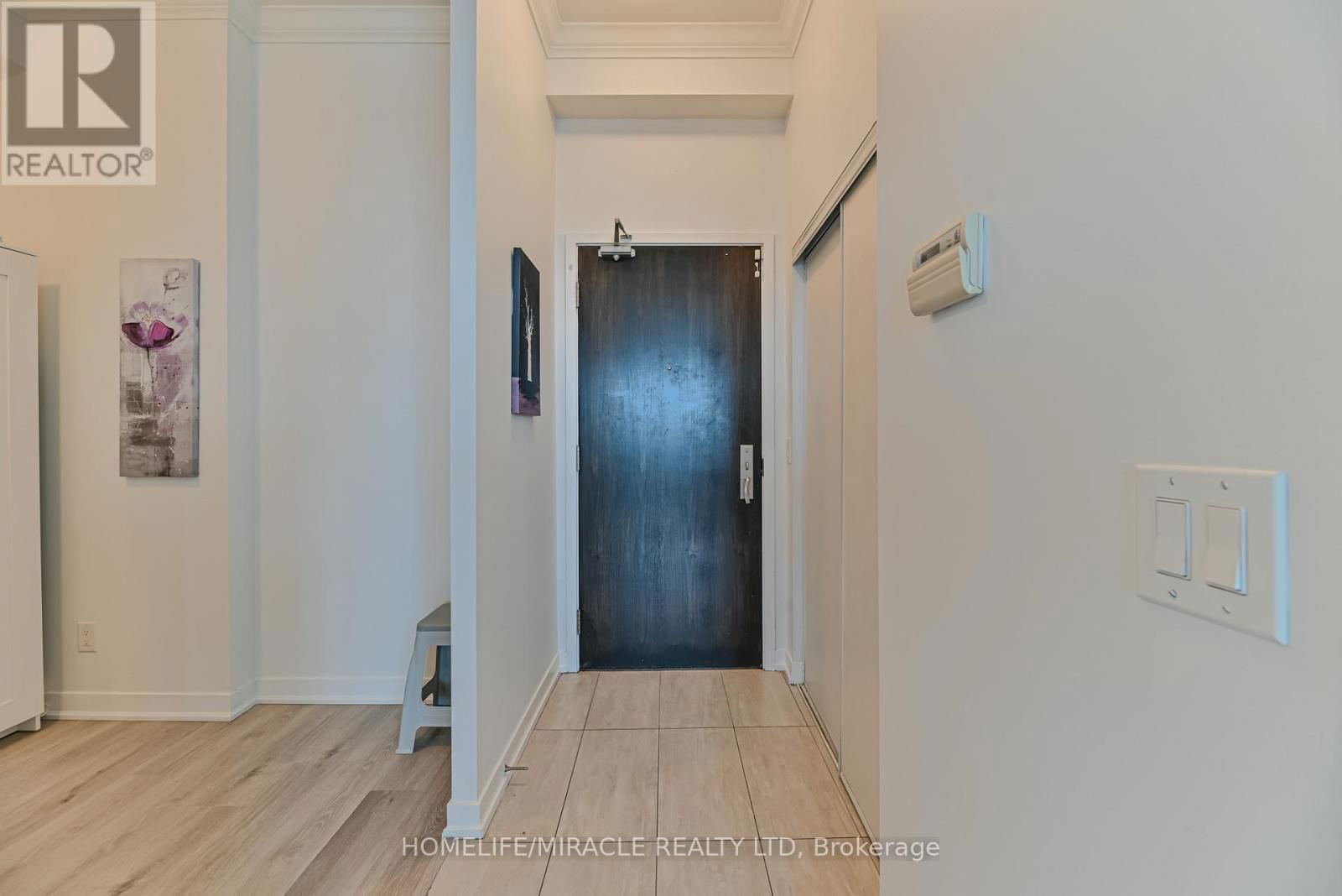 1609 - 840 QUEENS PLATE DRIVE Image 9