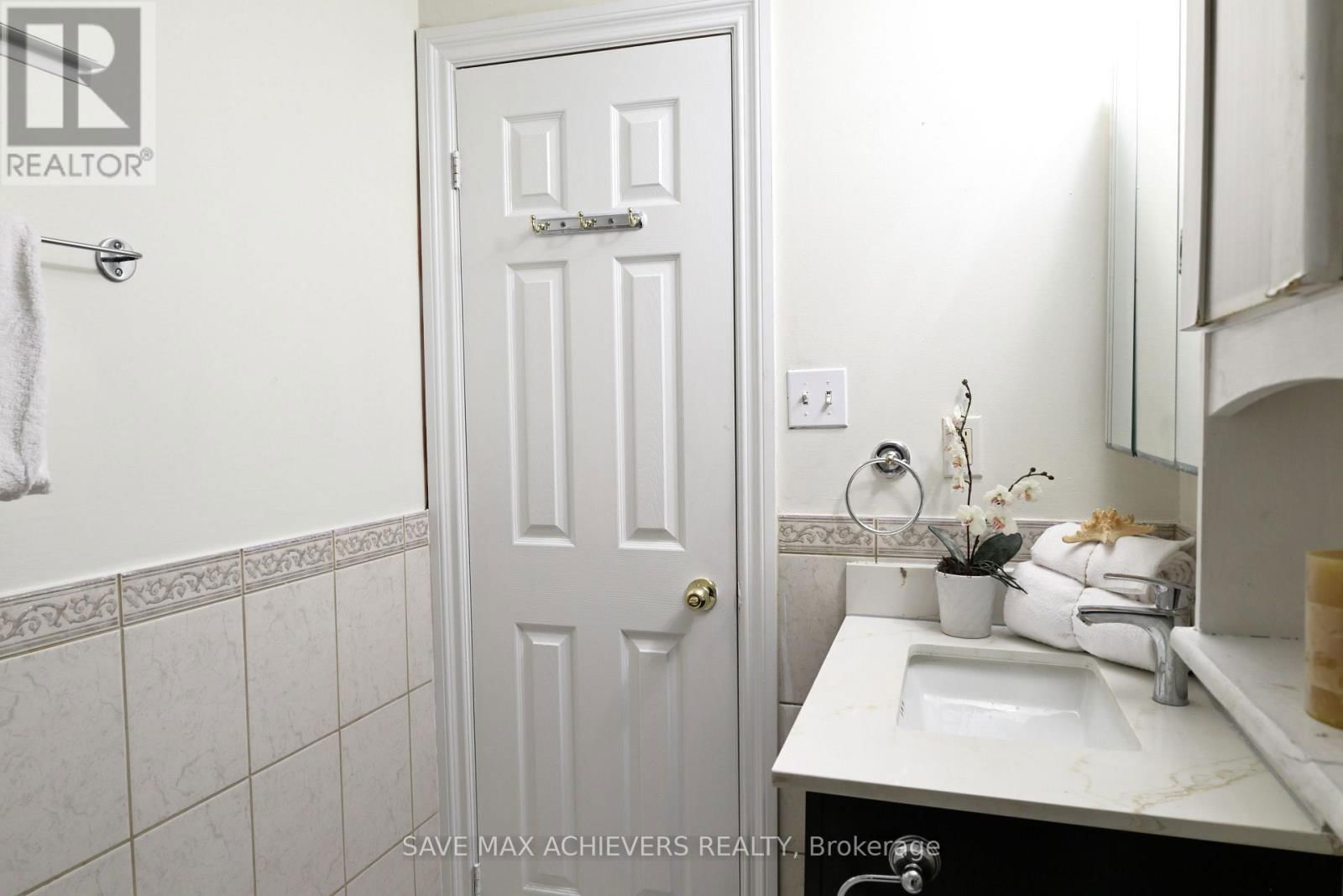 3 GOLD FINCH COURT Image 35