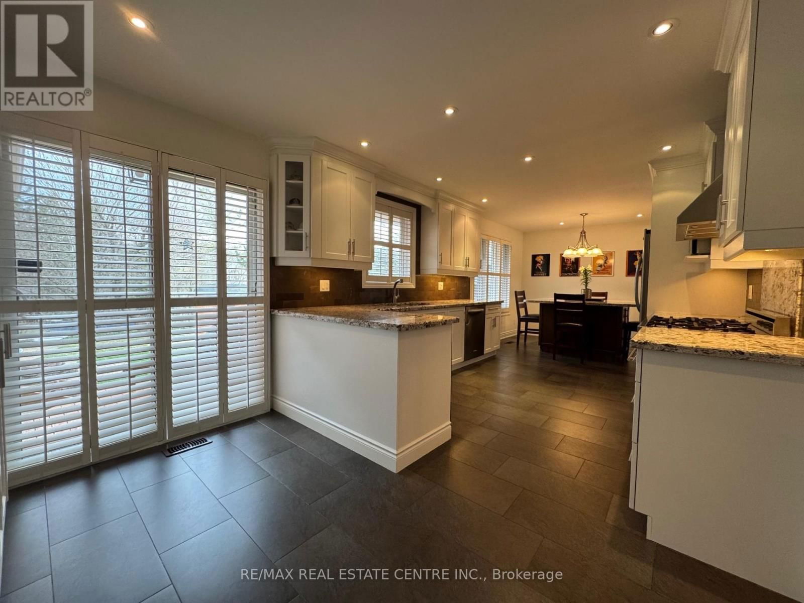 2162 DEVON ROAD Image 6