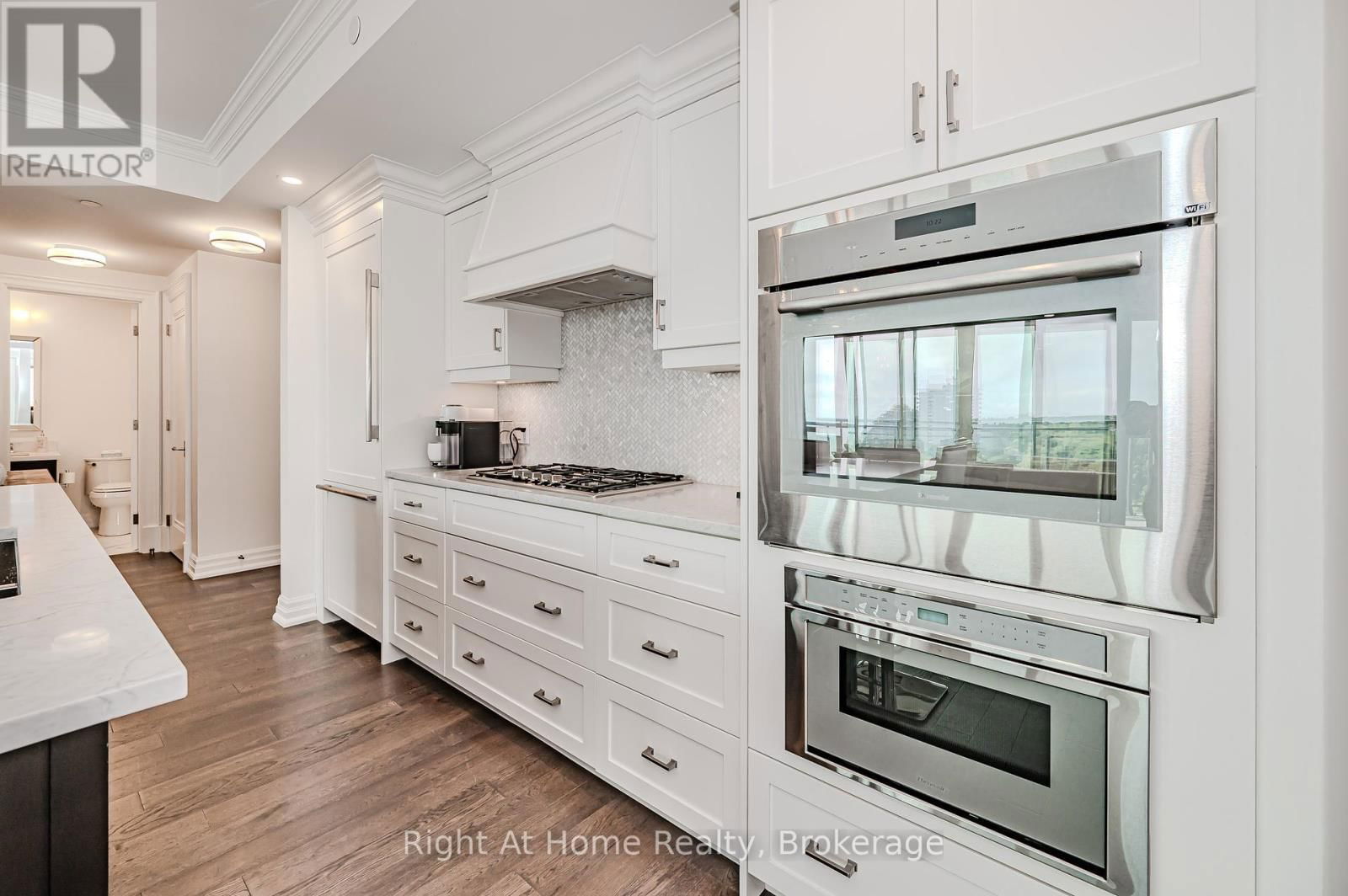 802 - 2060 LAKESHORE ROAD Image 13