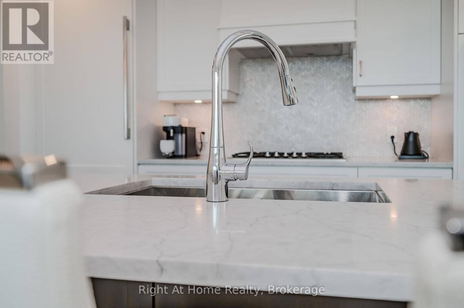 802 - 2060 LAKESHORE ROAD Image 15