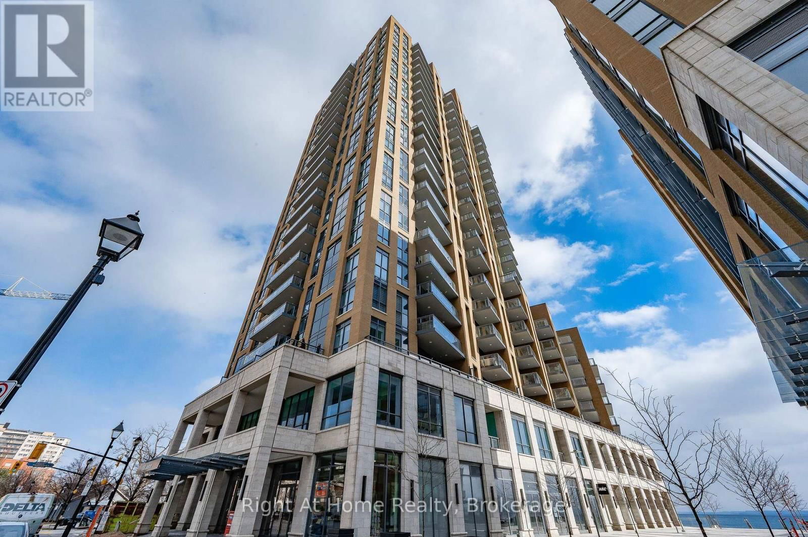 802 - 2060 LAKESHORE ROAD Image 3
