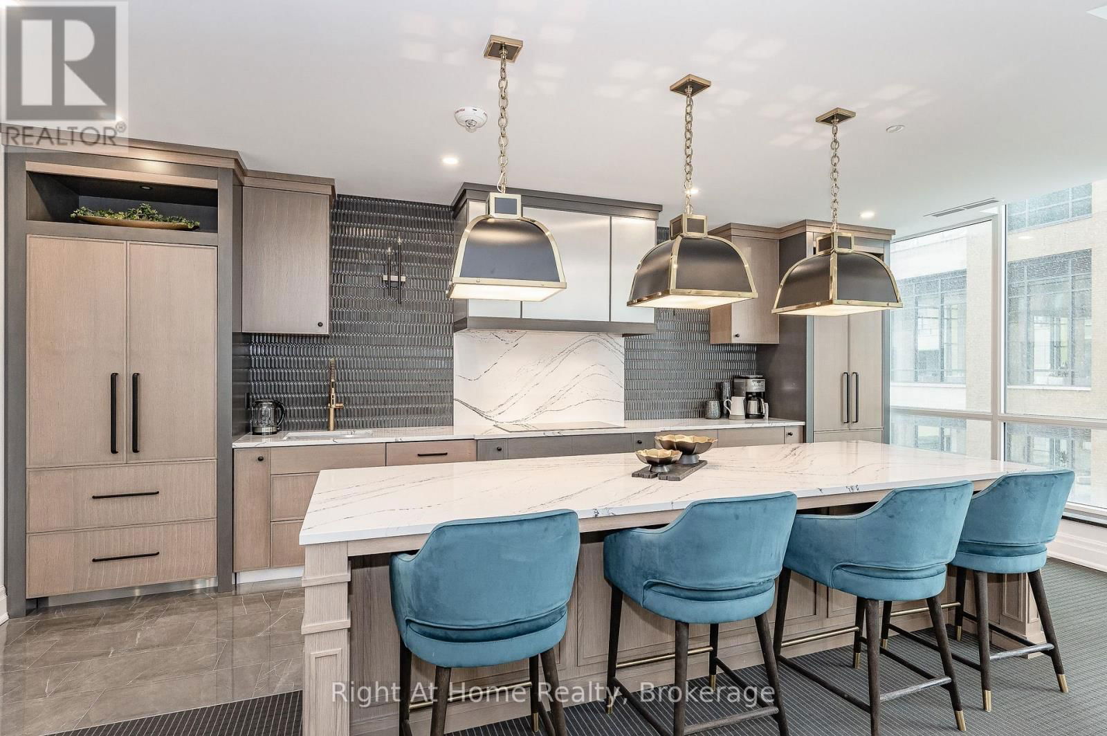 802 - 2060 LAKESHORE ROAD Image 37