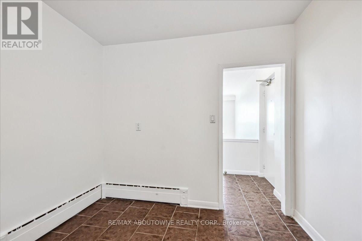 5 - 2 WESLEY STREET Image 16