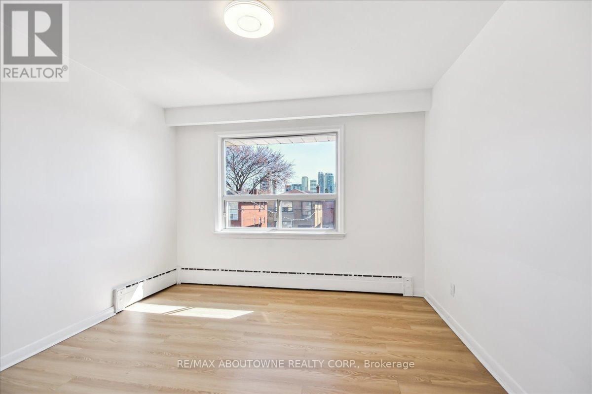 5 - 2 WESLEY STREET Image 21