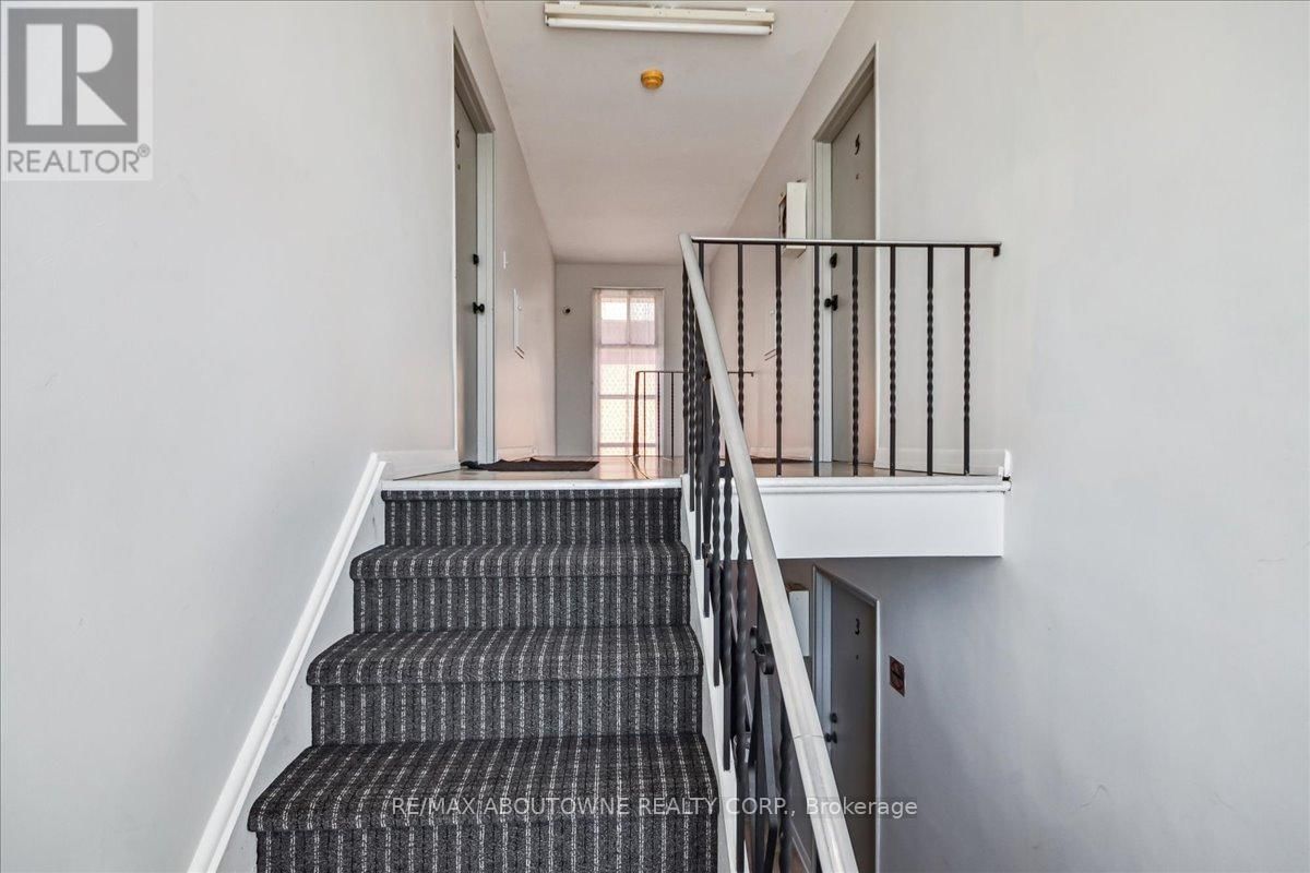 5 - 2 WESLEY STREET Image 3