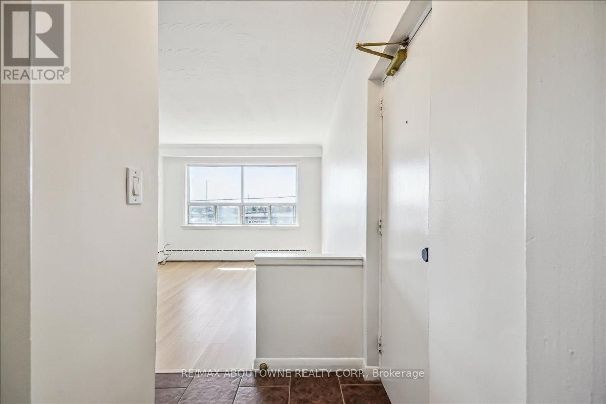 5 - 2 WESLEY STREET Image 6