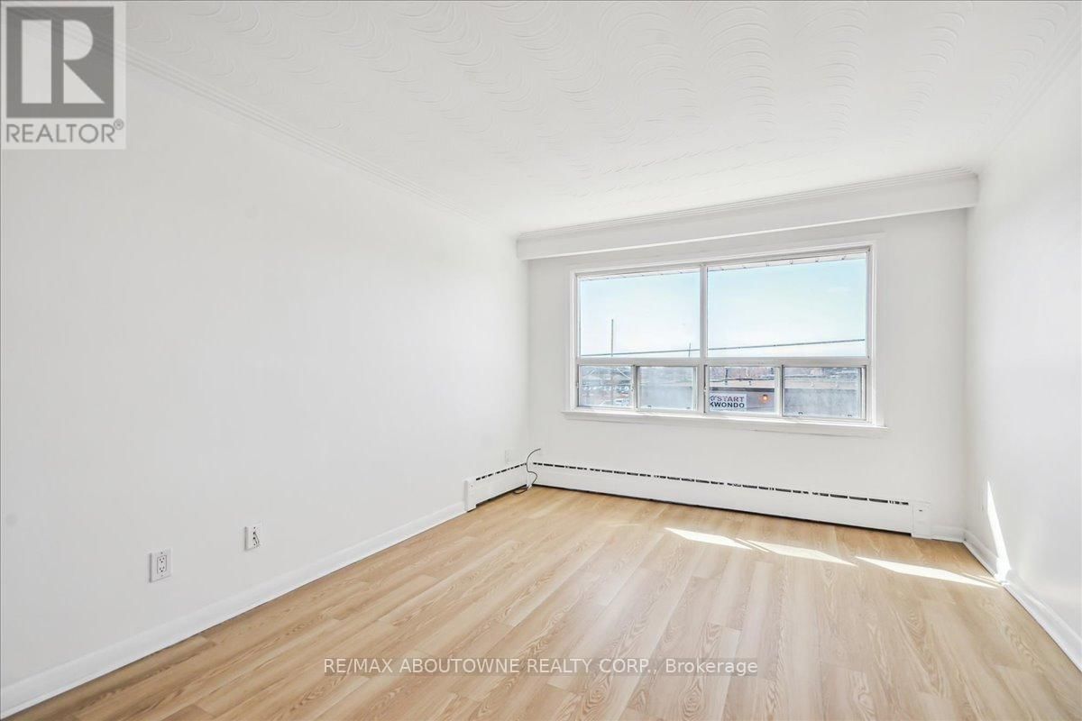 5 - 2 WESLEY STREET Image 8