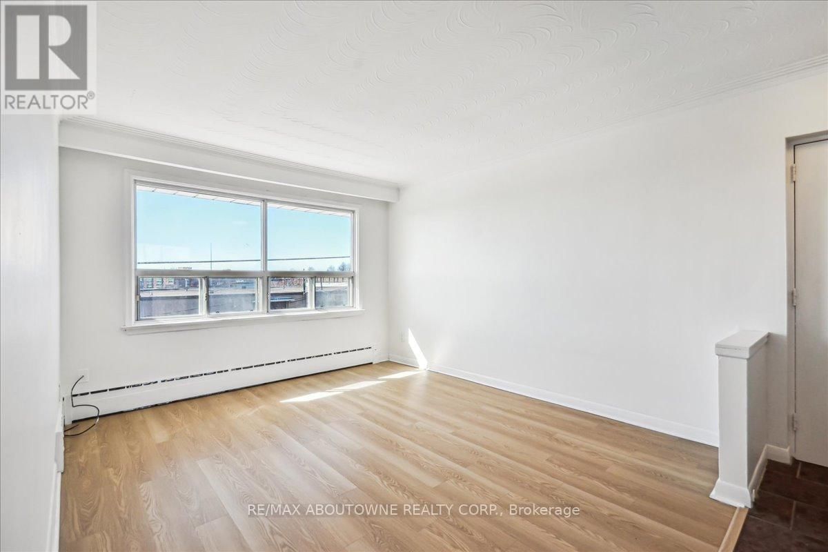 5 - 2 WESLEY STREET Image 9