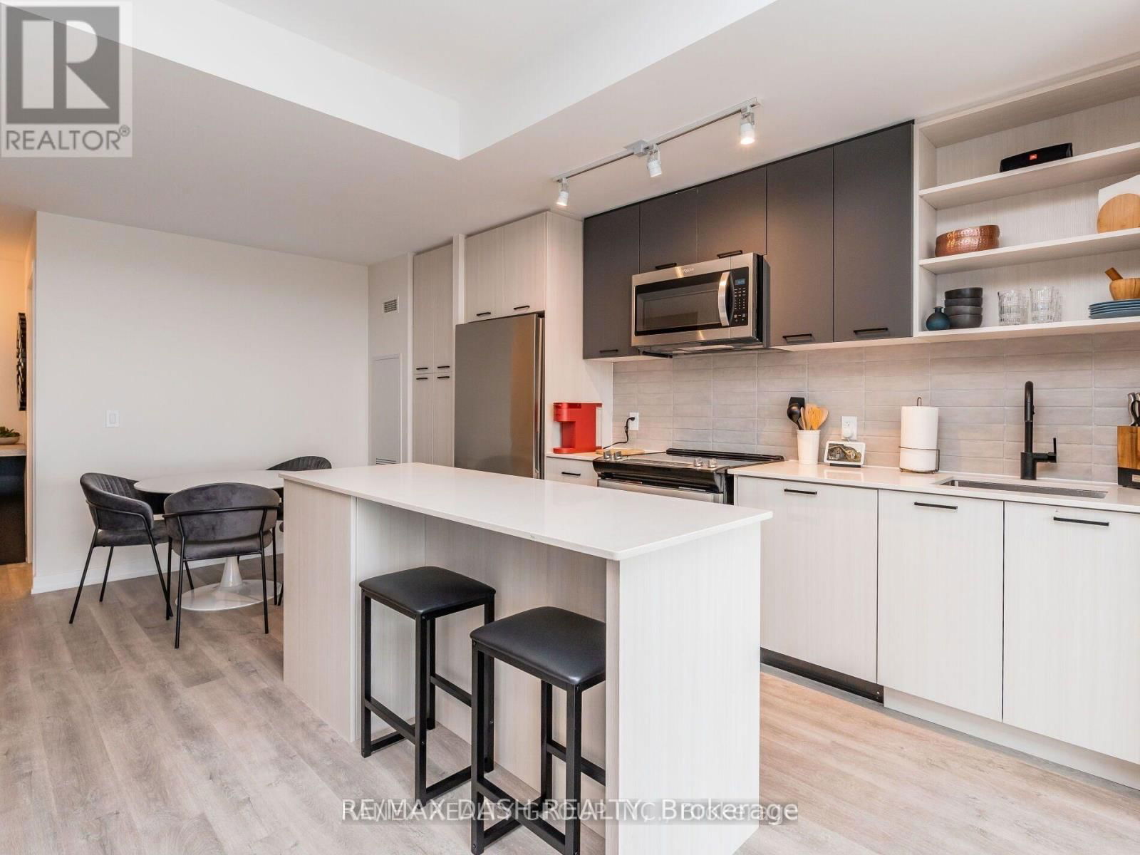 723 - 2300 ST CLAIR AVENUE WEST Image 16