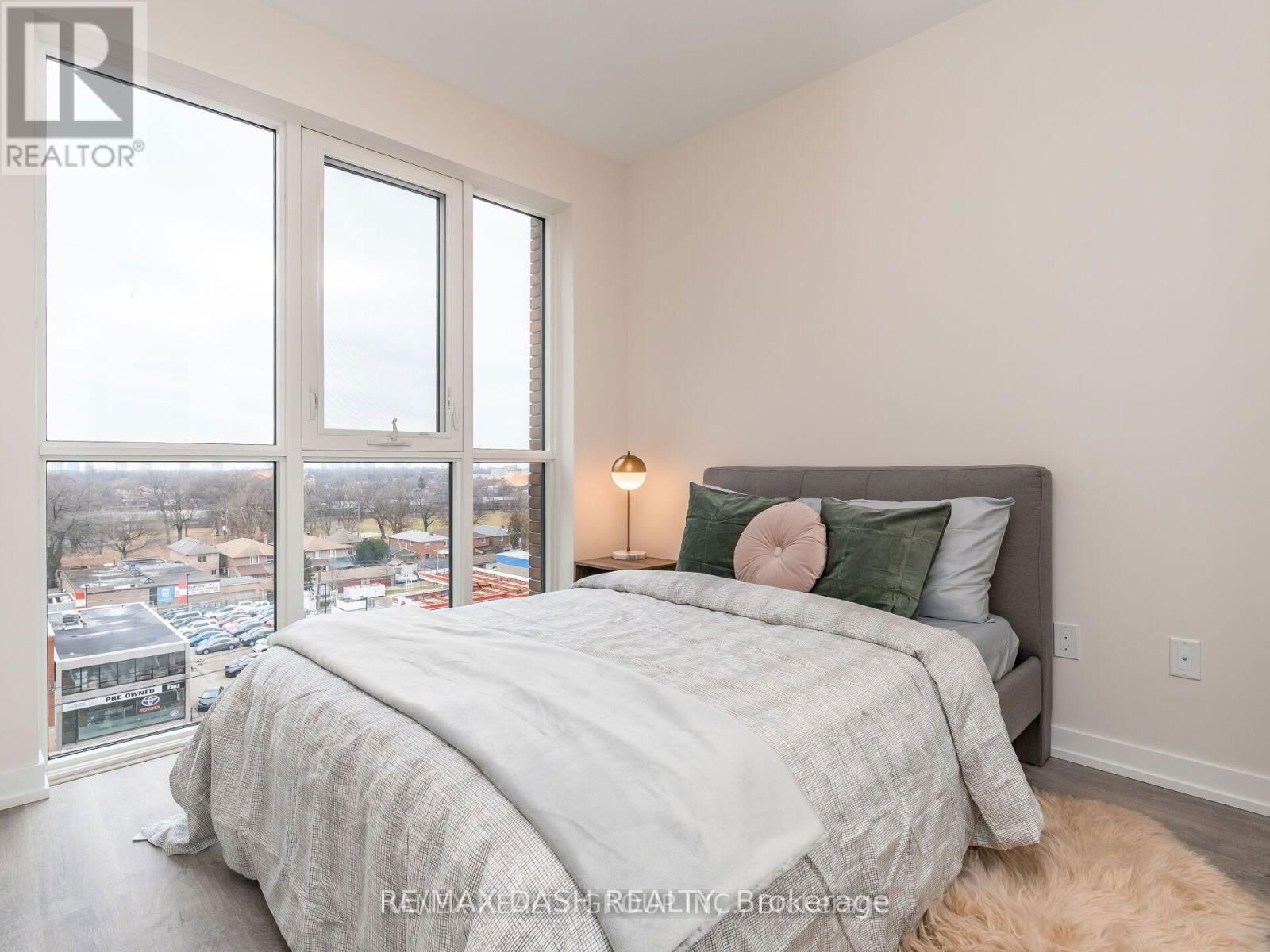 723 - 2300 ST CLAIR AVENUE WEST Image 34